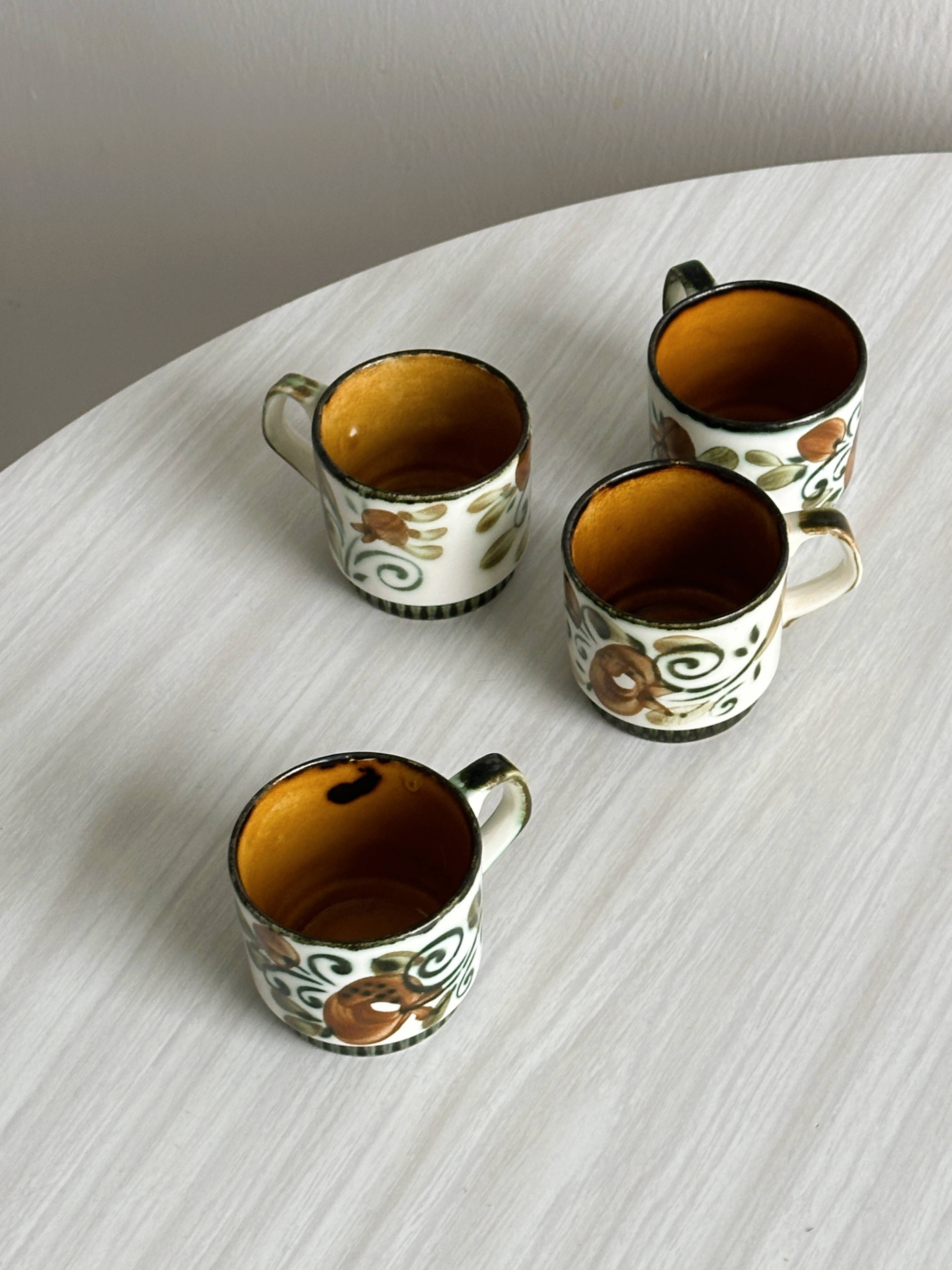 4 tasses à expresso en céramique