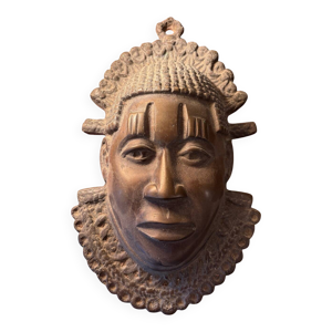 Masque mural en bronze-