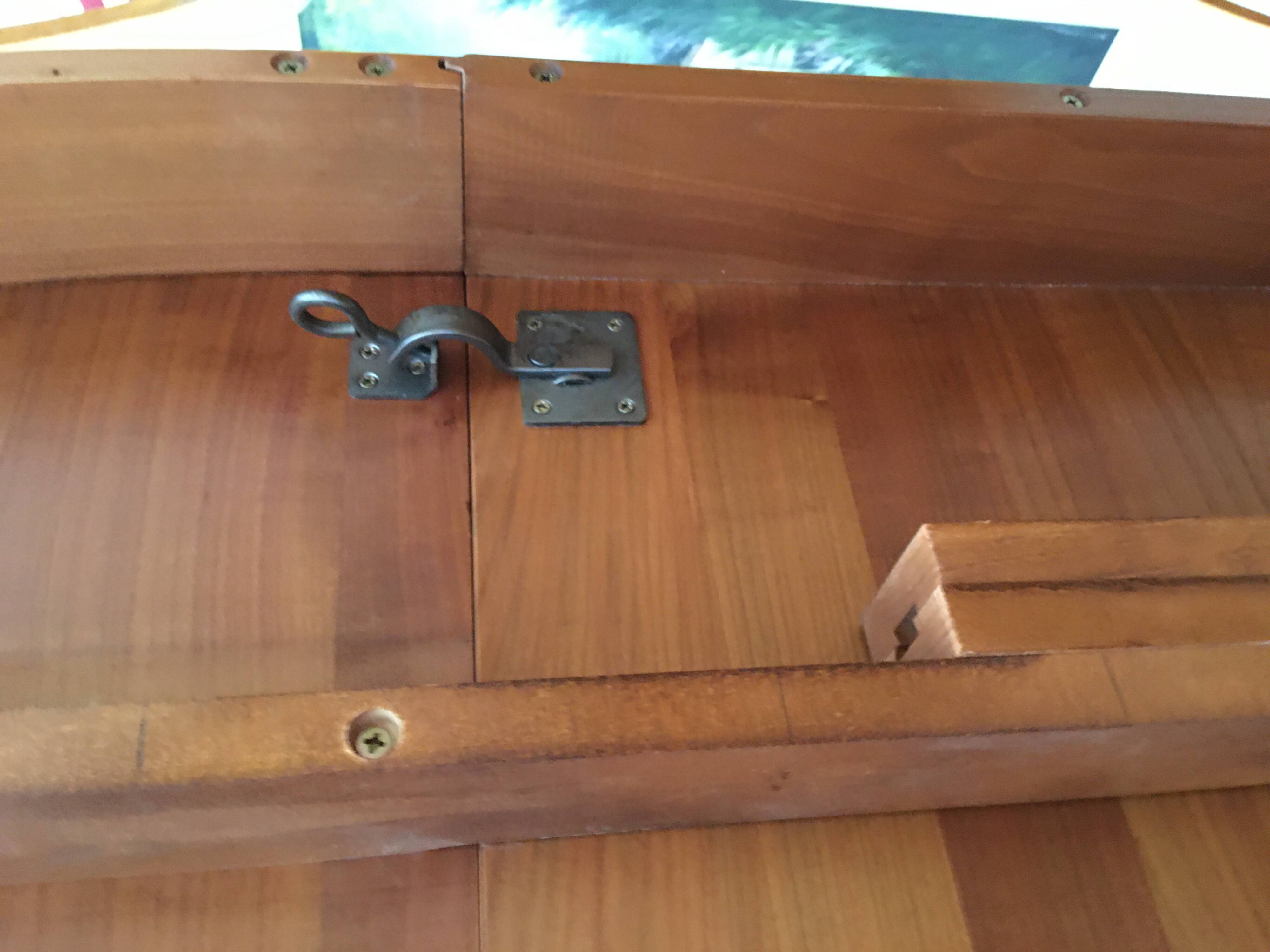 LOT of a table and 6 chairs