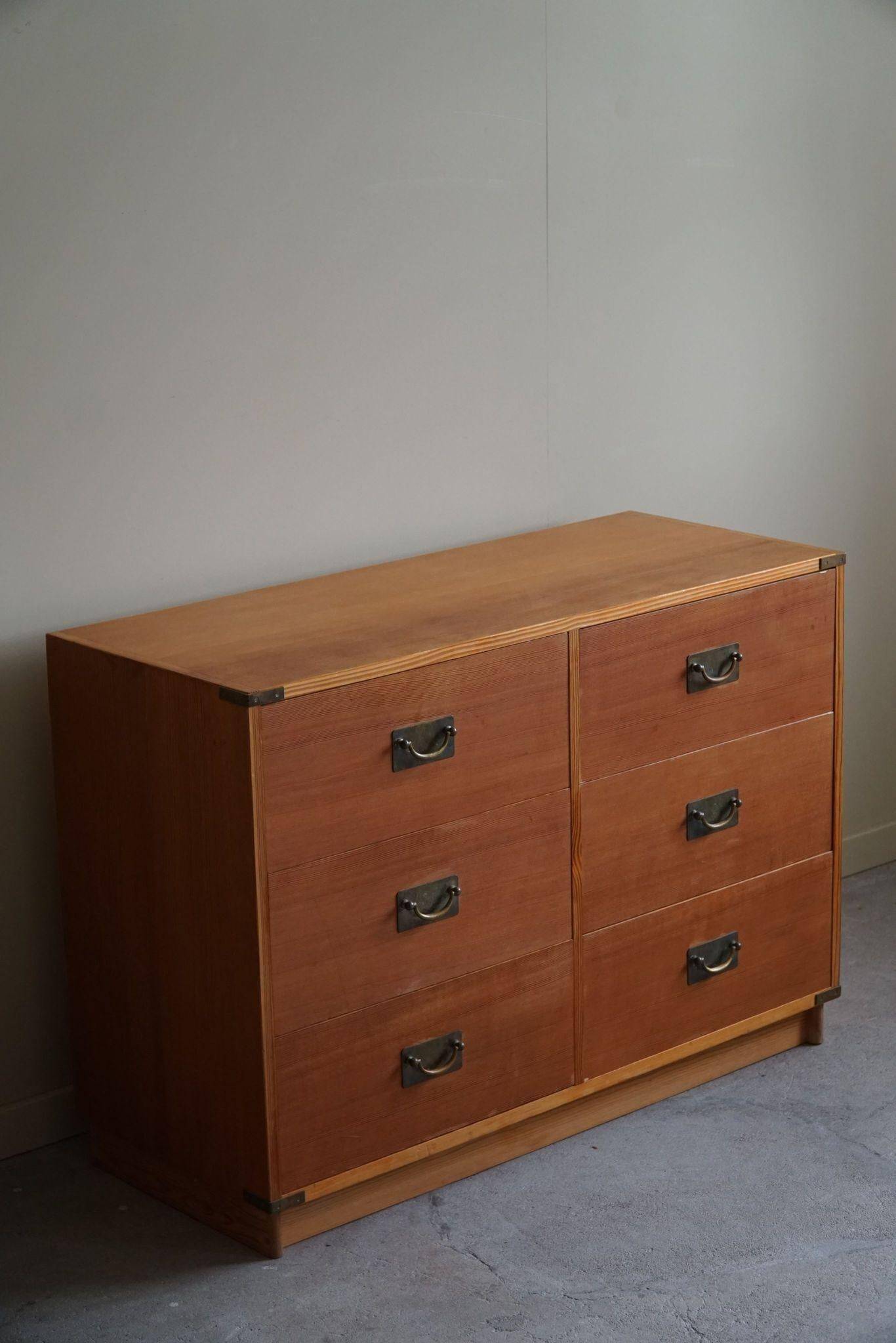 Mid-century modern Danish, a classic Oregon pine chest of drawers, 1950s.