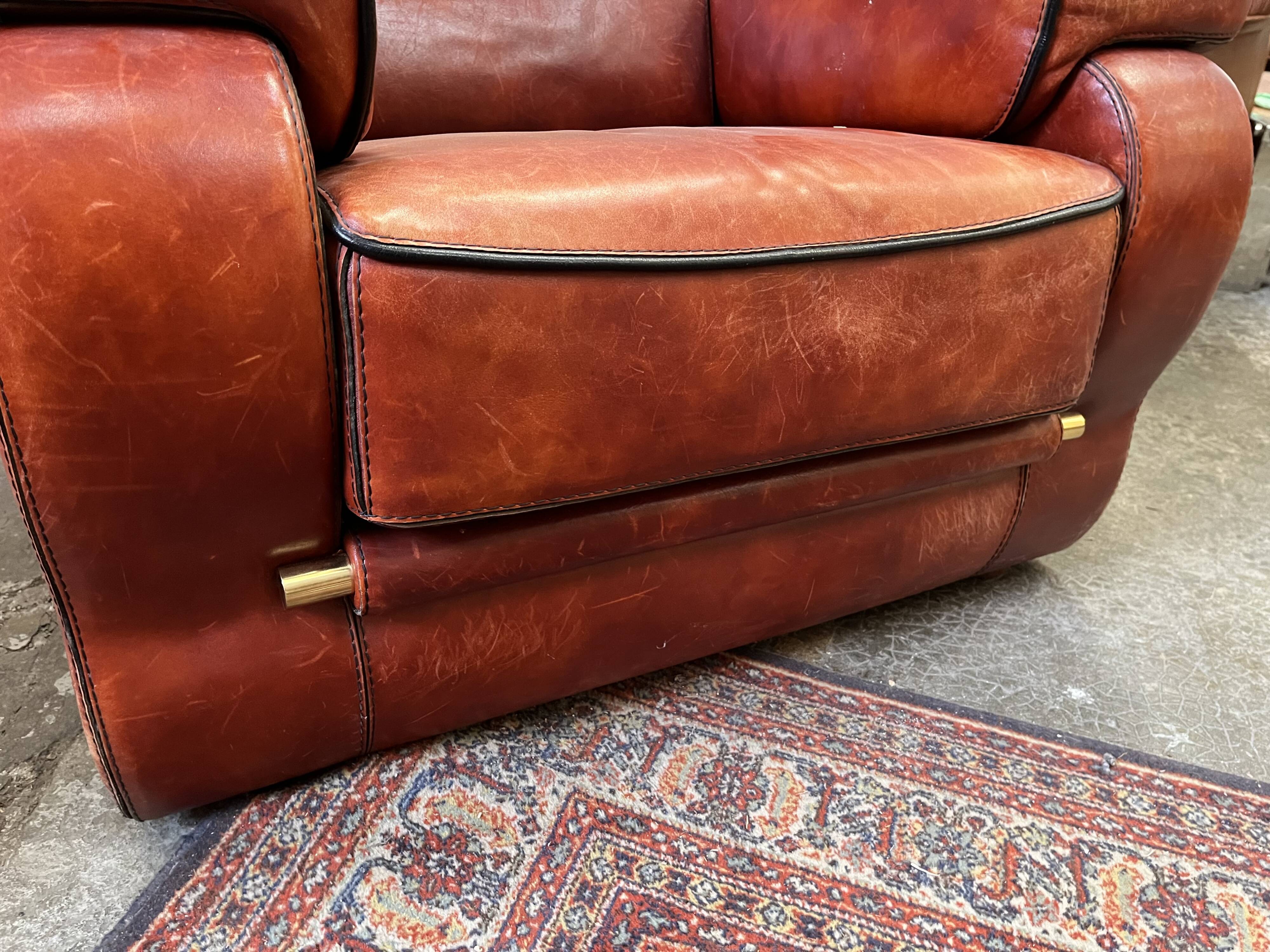 living room in patinated leather and brass from the 80s