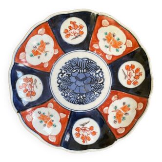 Assiette Imari XIXeme siècle .