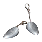 Pair of metal edause