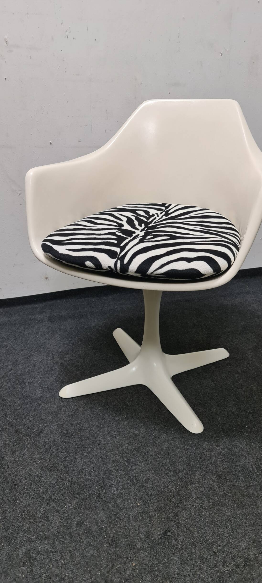 Vintage fiberglass swivel chair by Maurice Burke for Akana