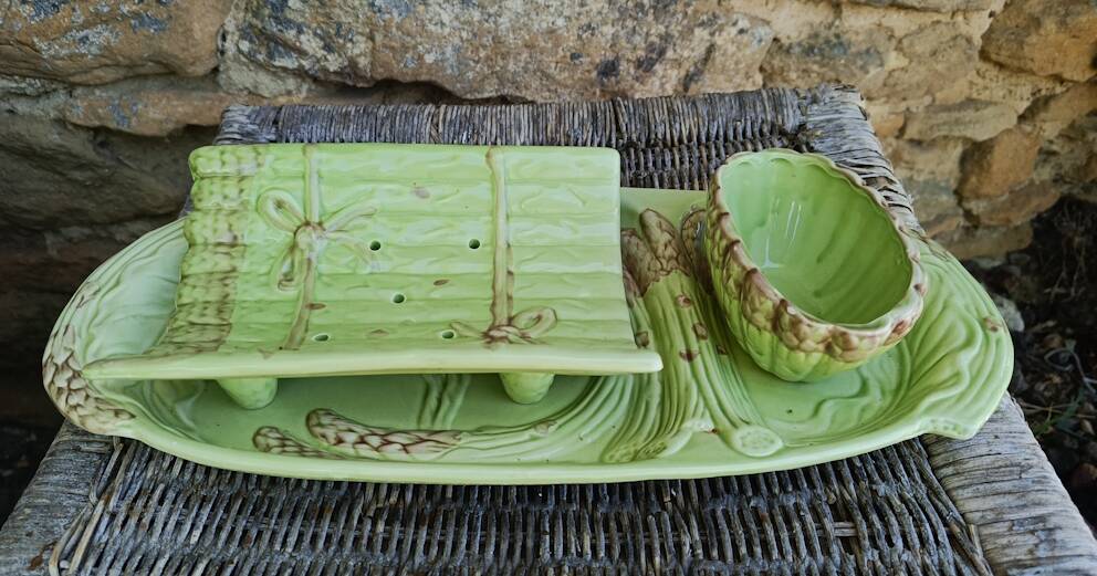 Asparagus service set in barbotine