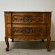 Commode sauteuse en merisier de la fin du  XVIII ème