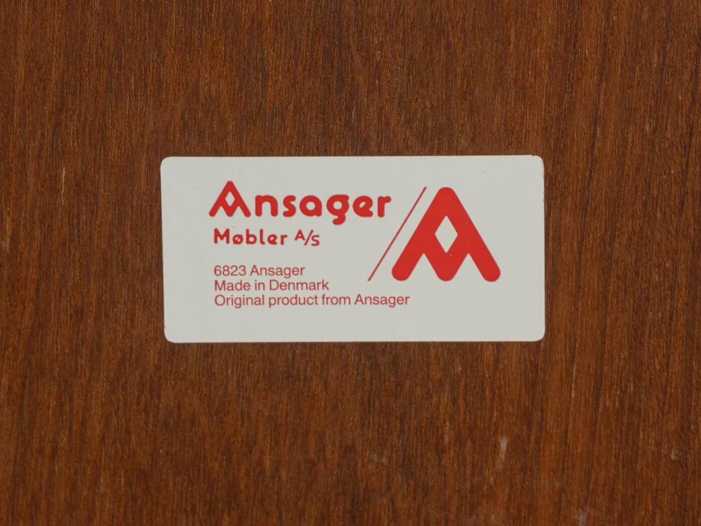 1980s Bureau, Ansager