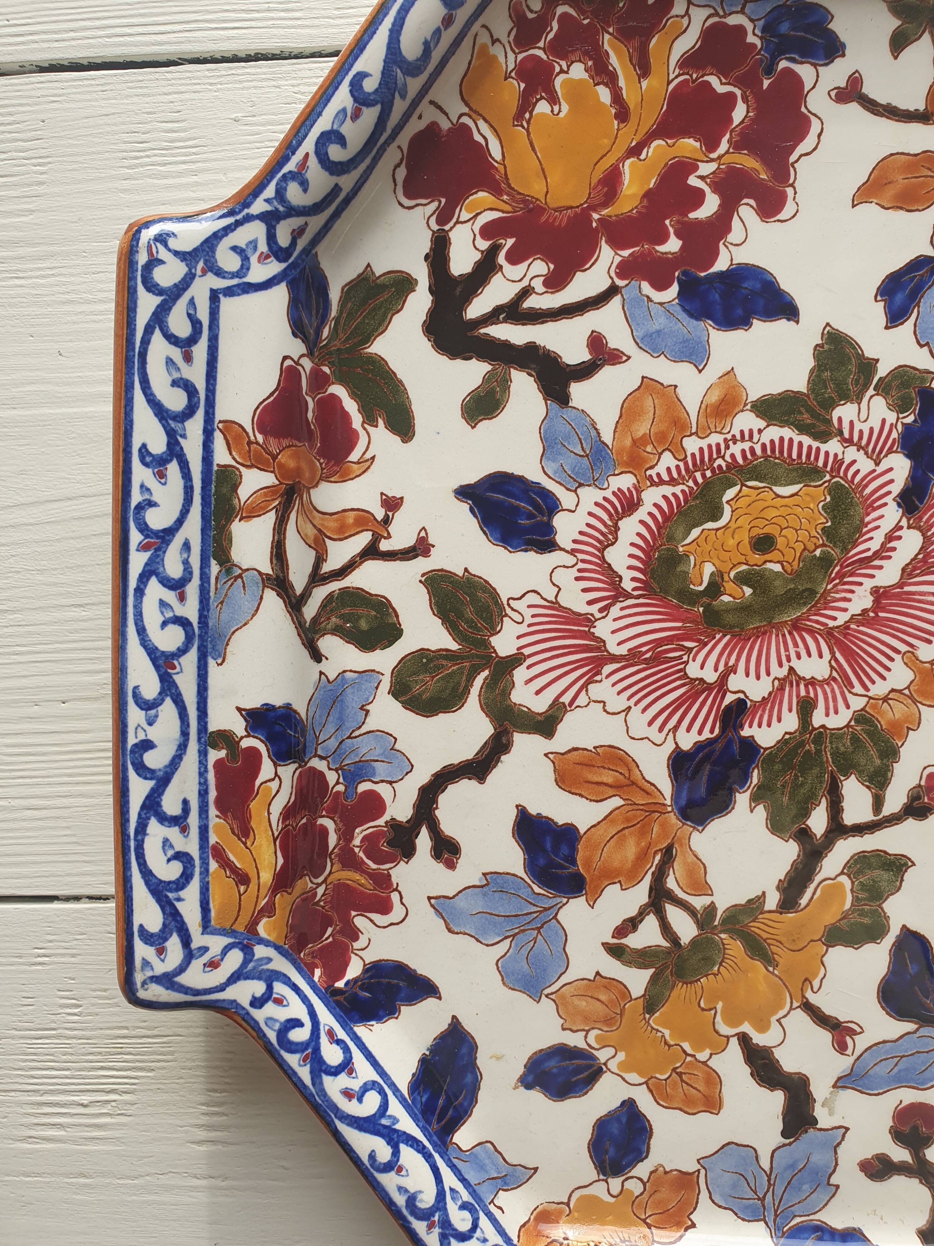 Top dish in earthenware of Gien decoration Peony
