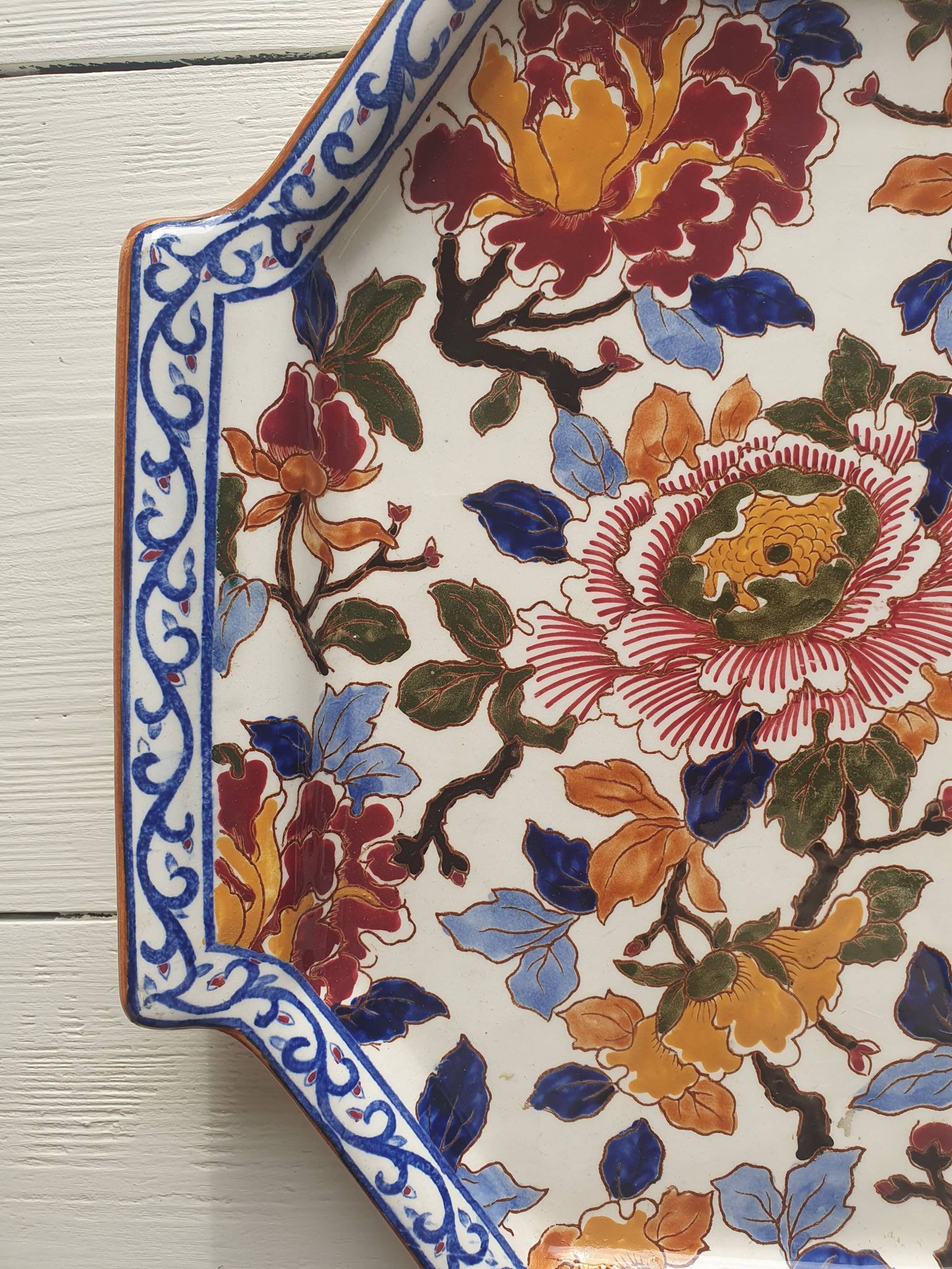Top dish in earthenware of Gien decoration Peony