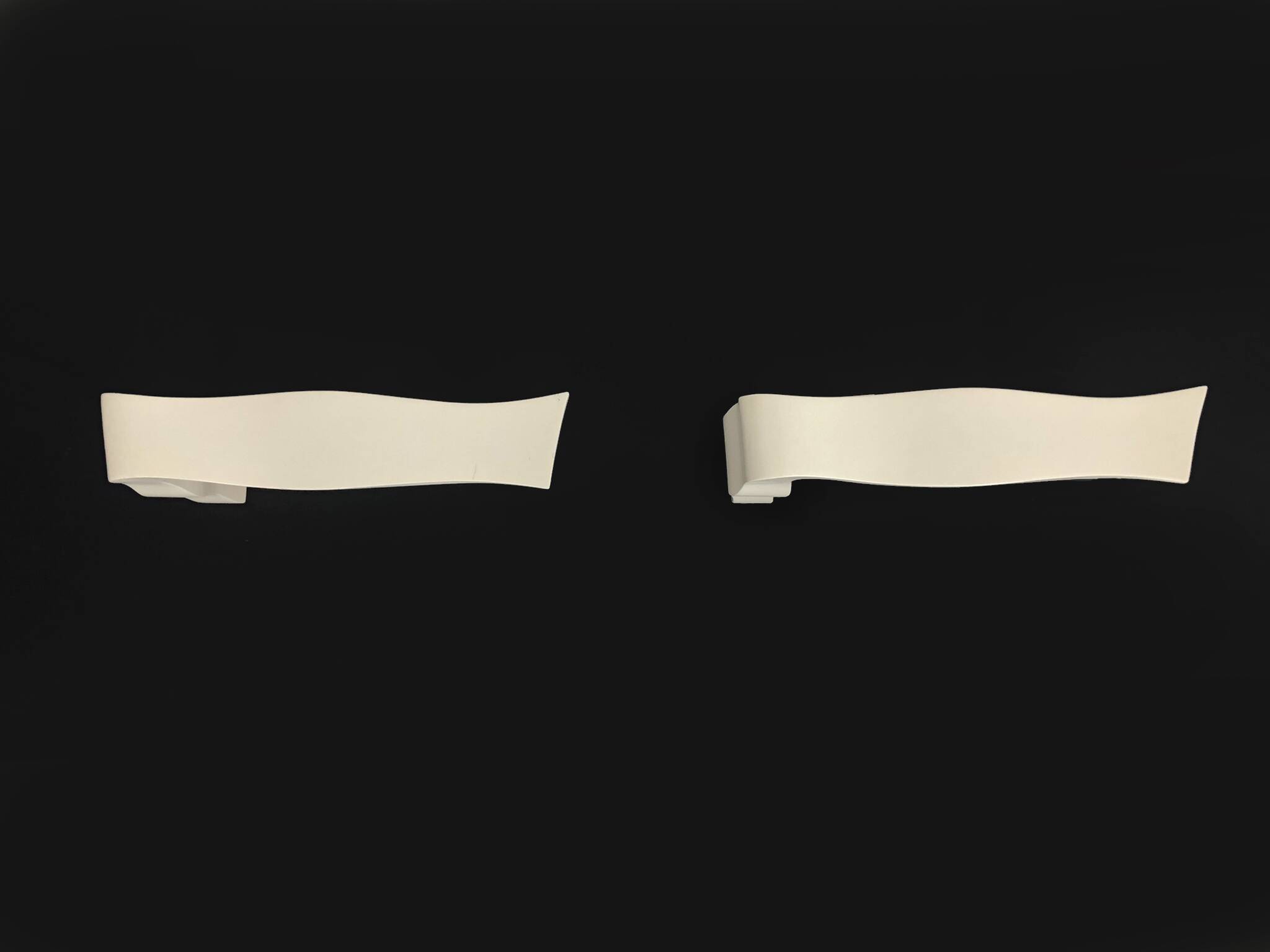 Pair of Italian wall lights Fontana Arte Yves white 2008