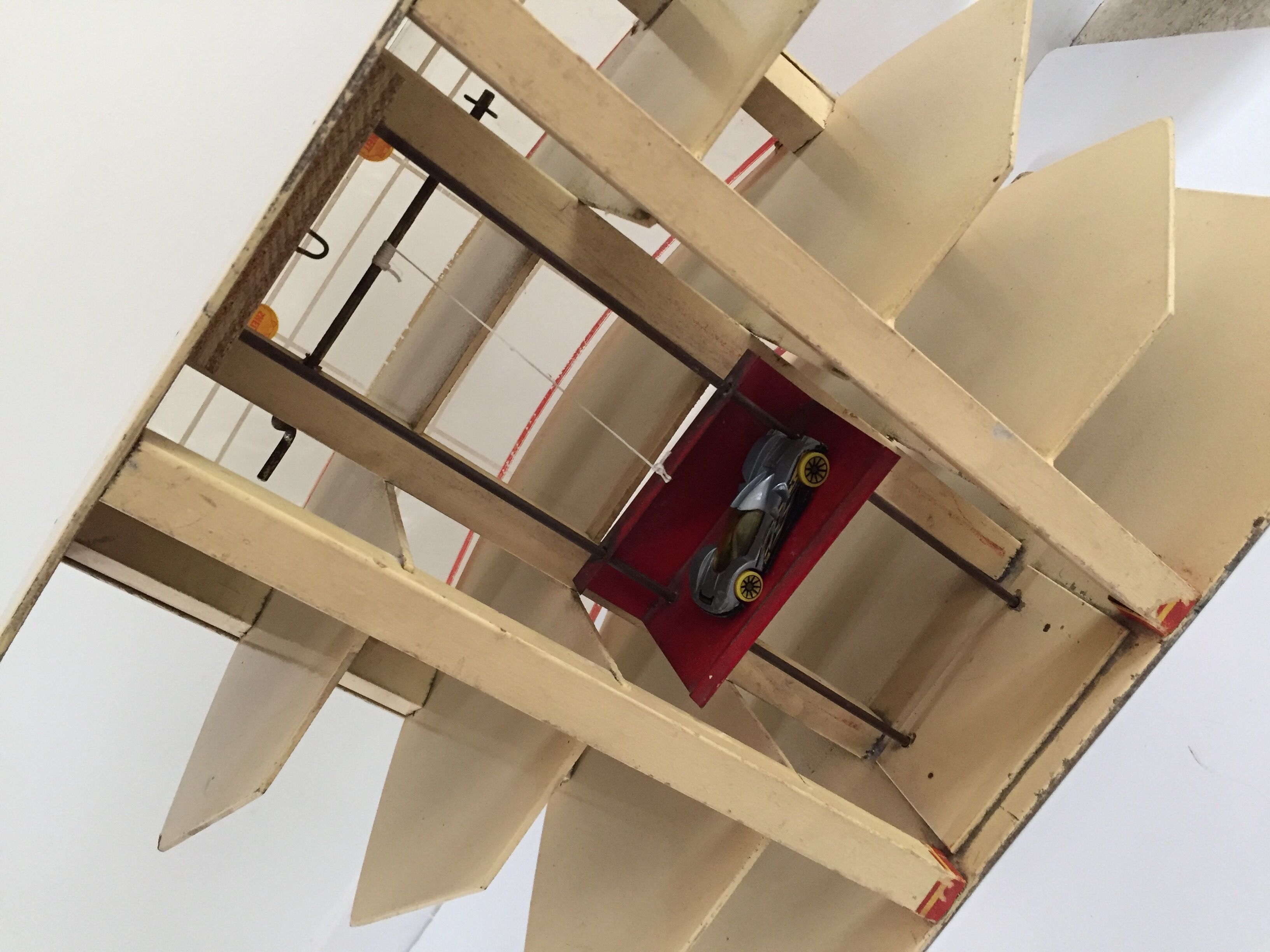 Garage vintage jouet car