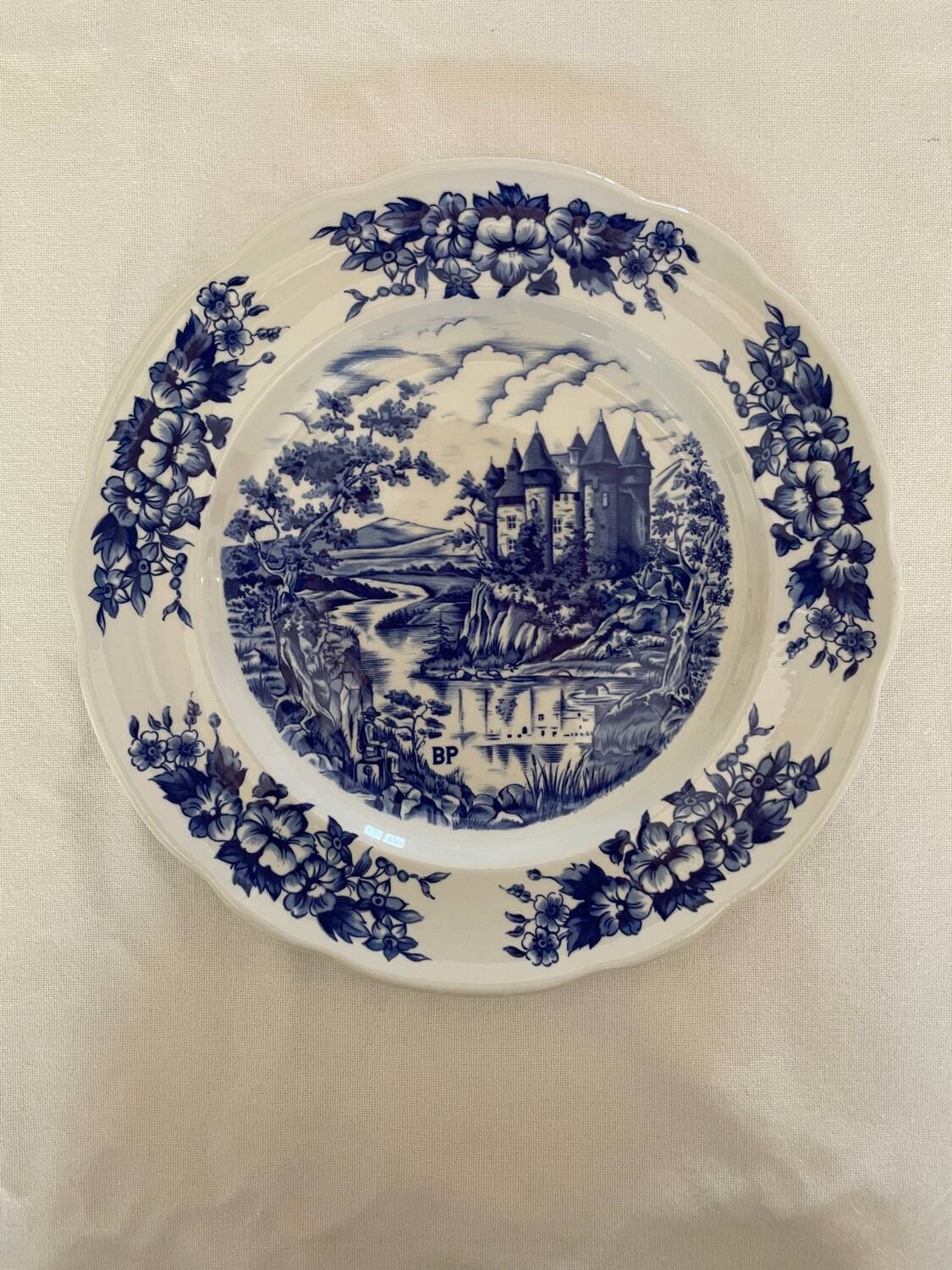 Set of 10 classic porcelain plates + 1 free – blue design