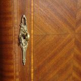 Ancienne armoire de style Louis XVI avec marqueterie et bronzes