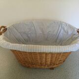 Wicker laundry basket