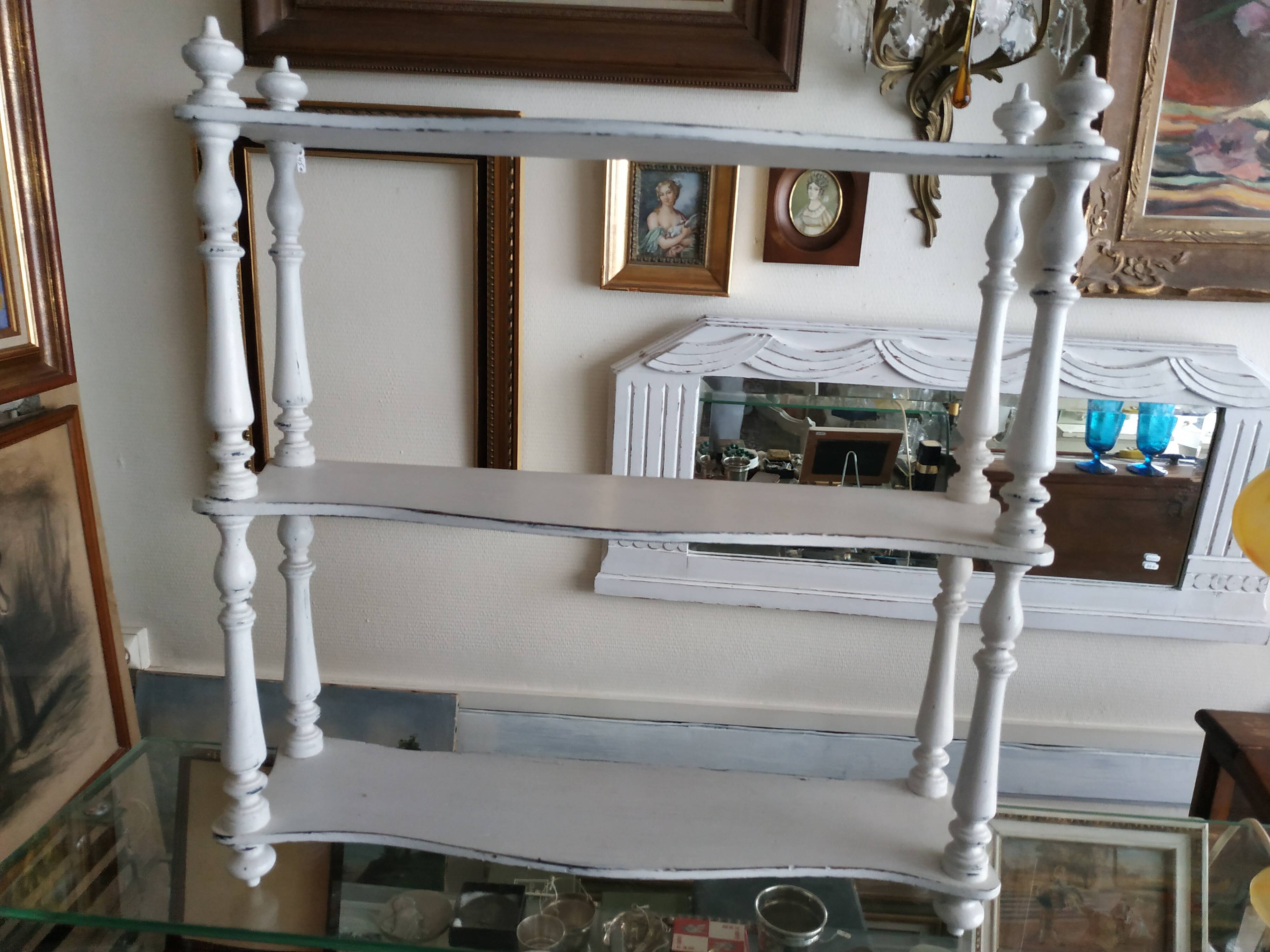 Rechampi wooden shelf