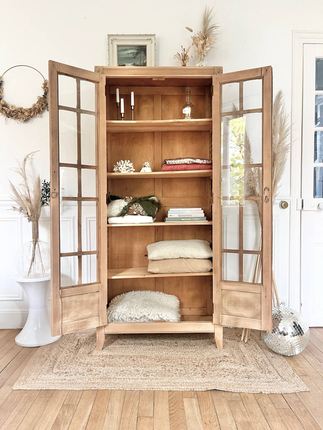 Armoire vitrée parisienne
