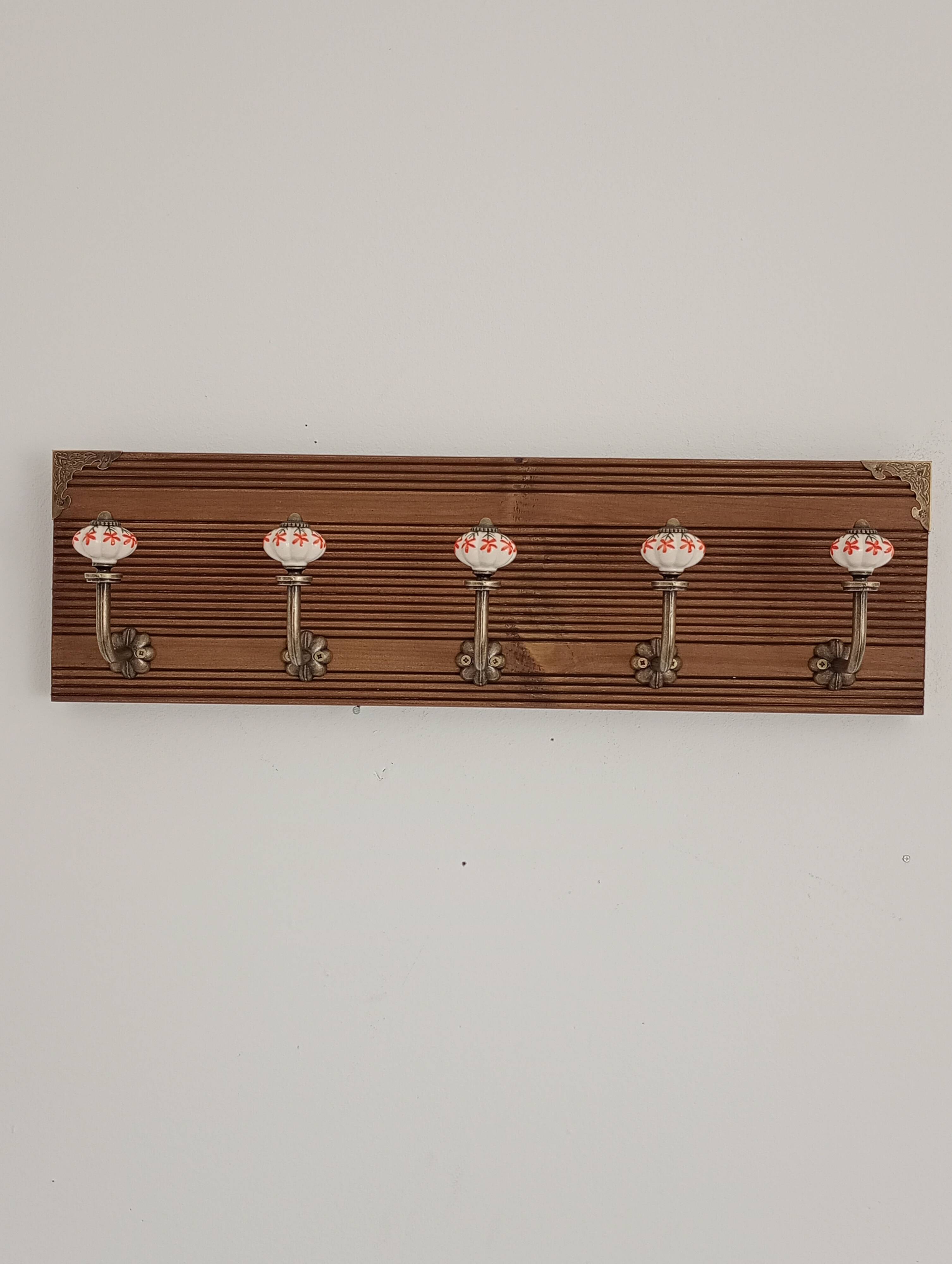 Porte manteau mural style vintage 5 patères céramique motifs floraux - bois