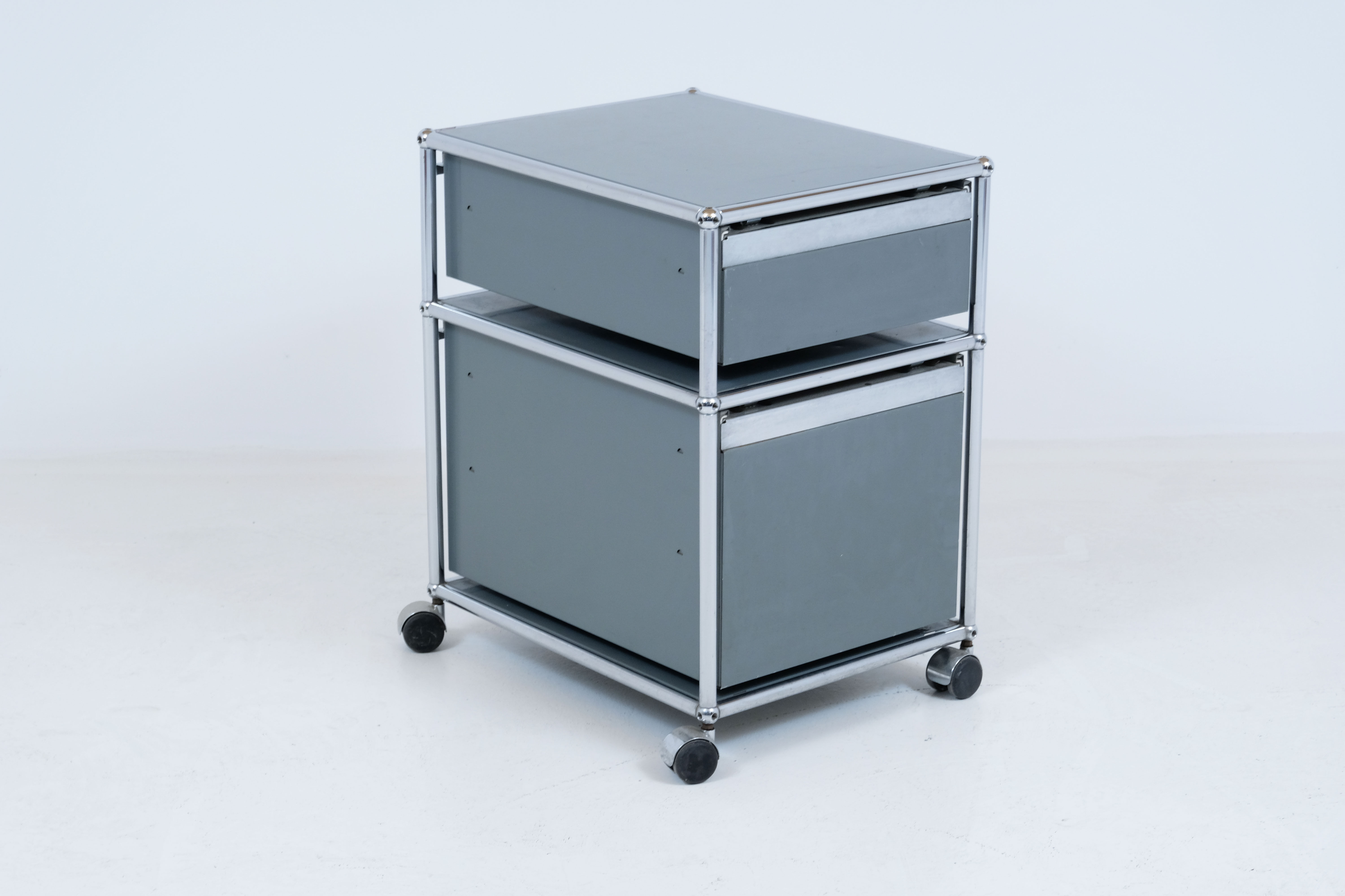 USM drawer box on wheels 1980