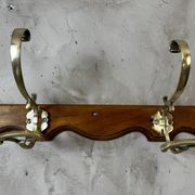 Patère en bois et laiton