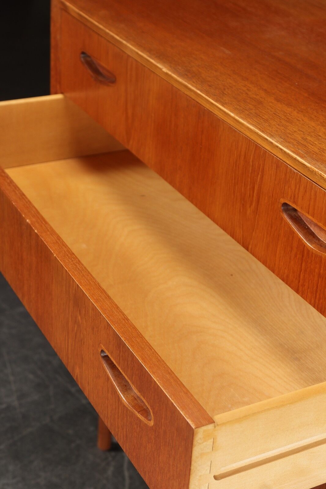 Commode en teck, années 1960