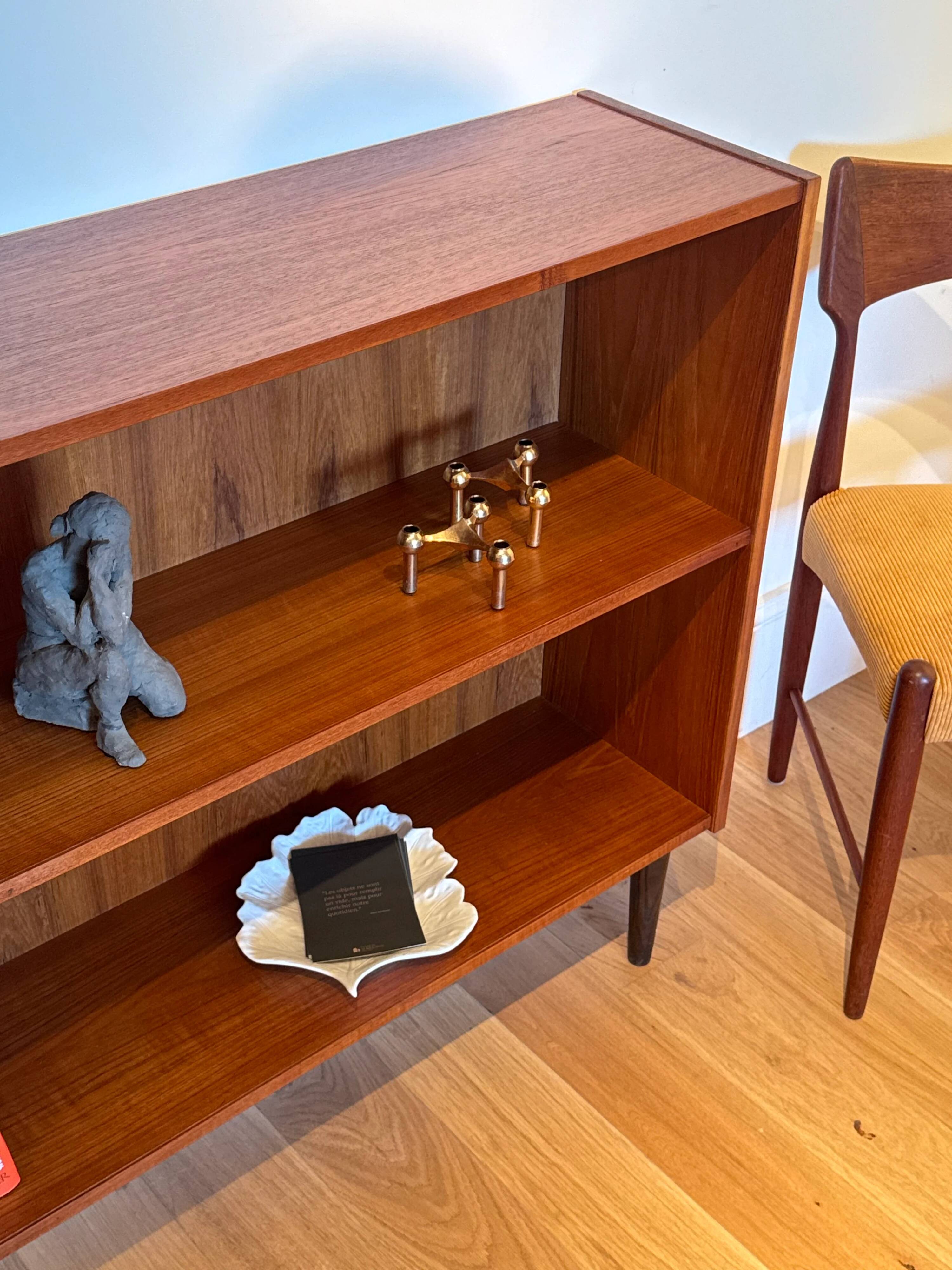Bibliothèque scandinave basse vintage en teck « Ellen »
