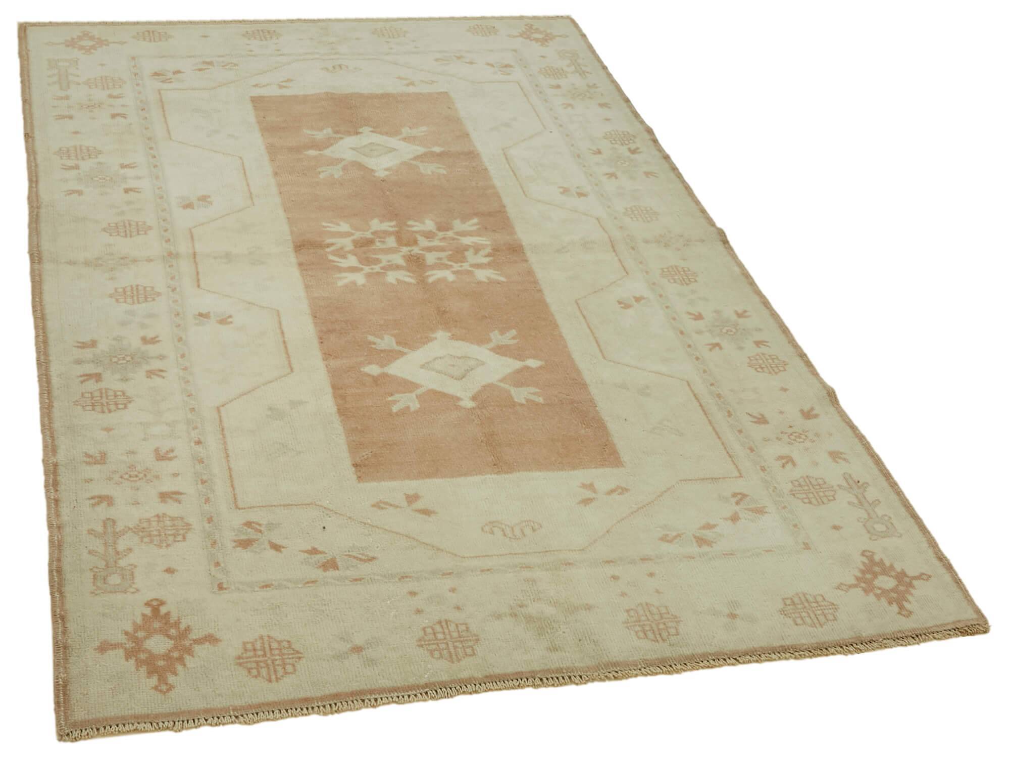 Turkish Vintage Anatolian Rug 122 cm x 186 cm