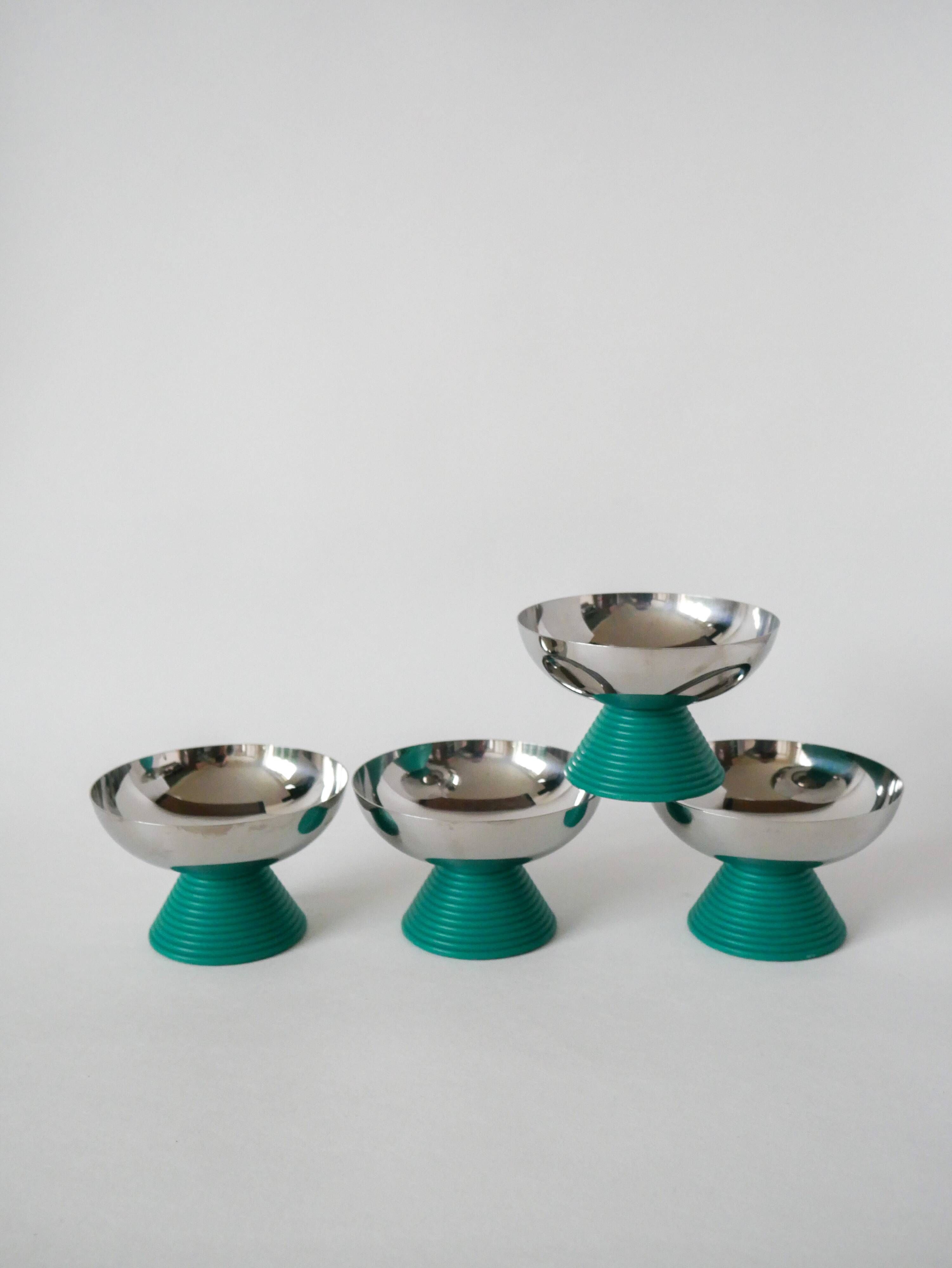 set of 4 large stainless steel bowls and green plastic feet 1970
