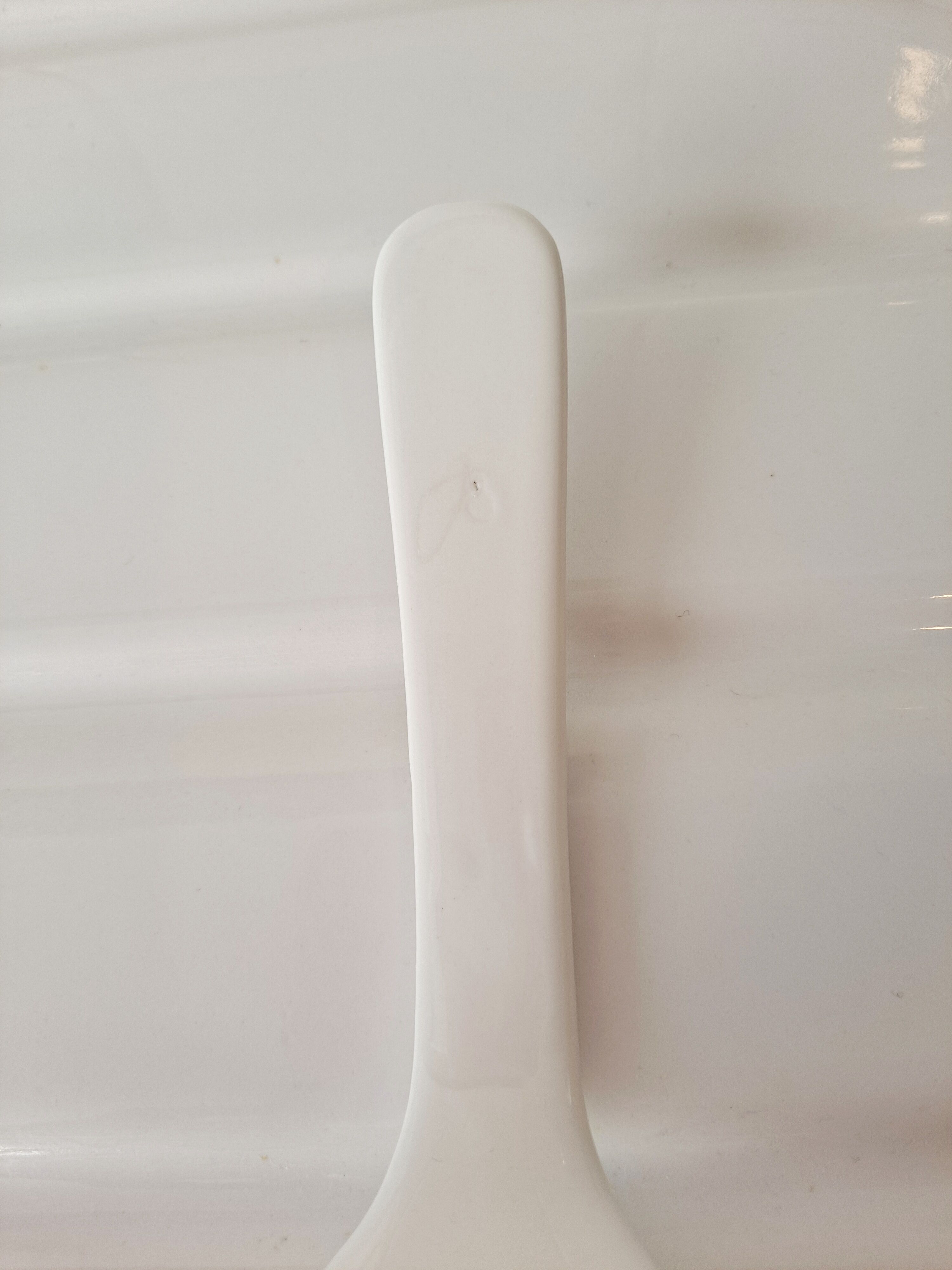 White porcelain pie shovel