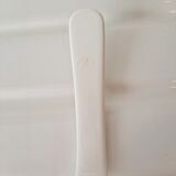 White porcelain pie shovel