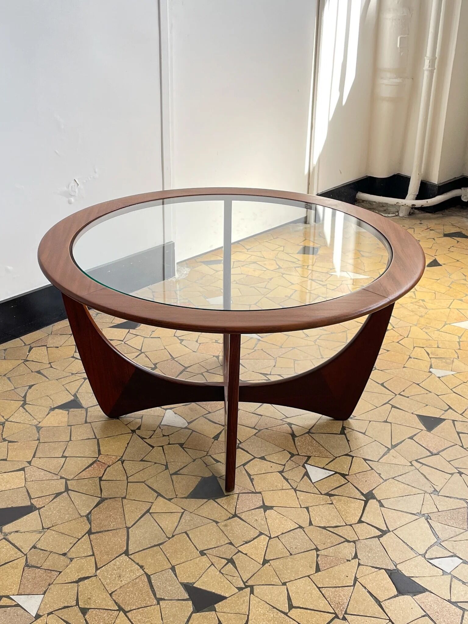 Round Astro coffee table - Victor Wilkins