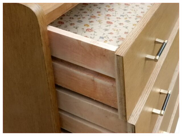 Commode vintage bois clair doré pieds compas