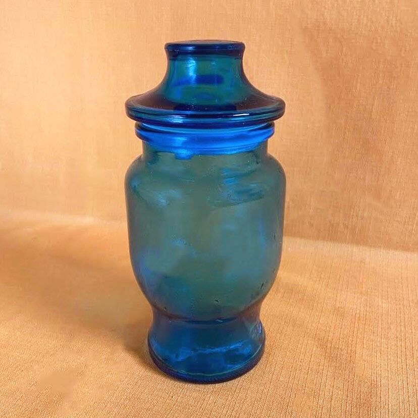 Blue apothecary pot brand Lever