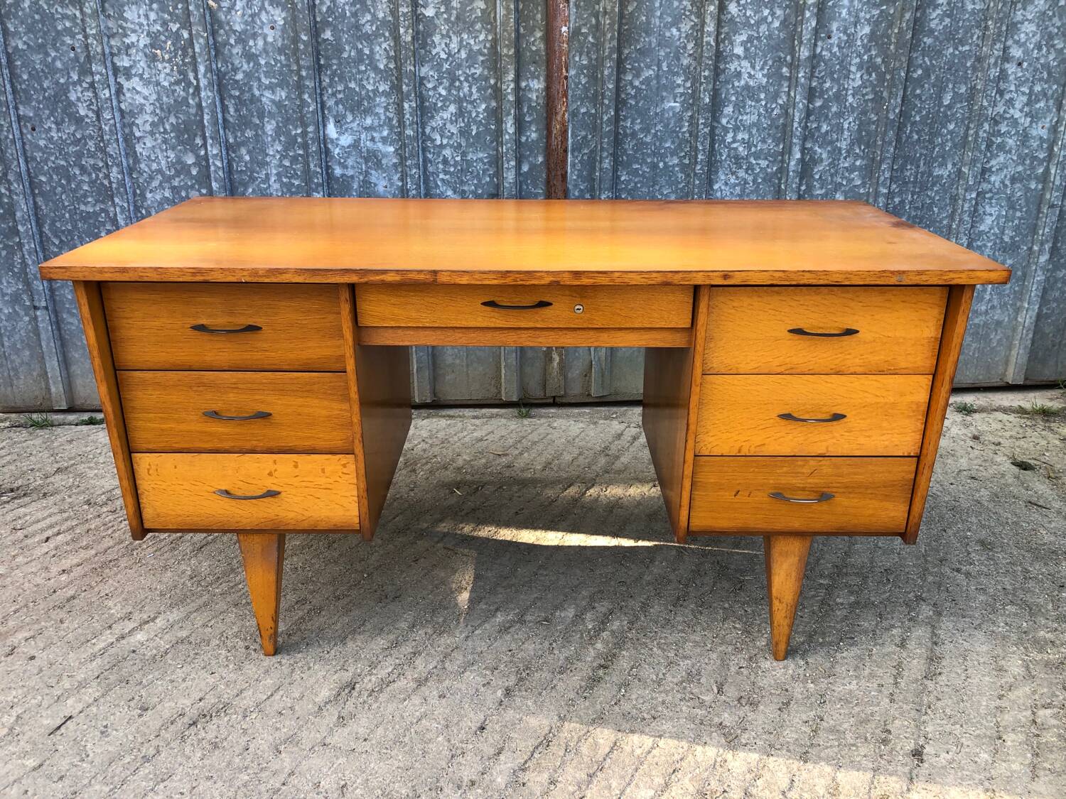Bureau vintage à pieds compas en chêne
