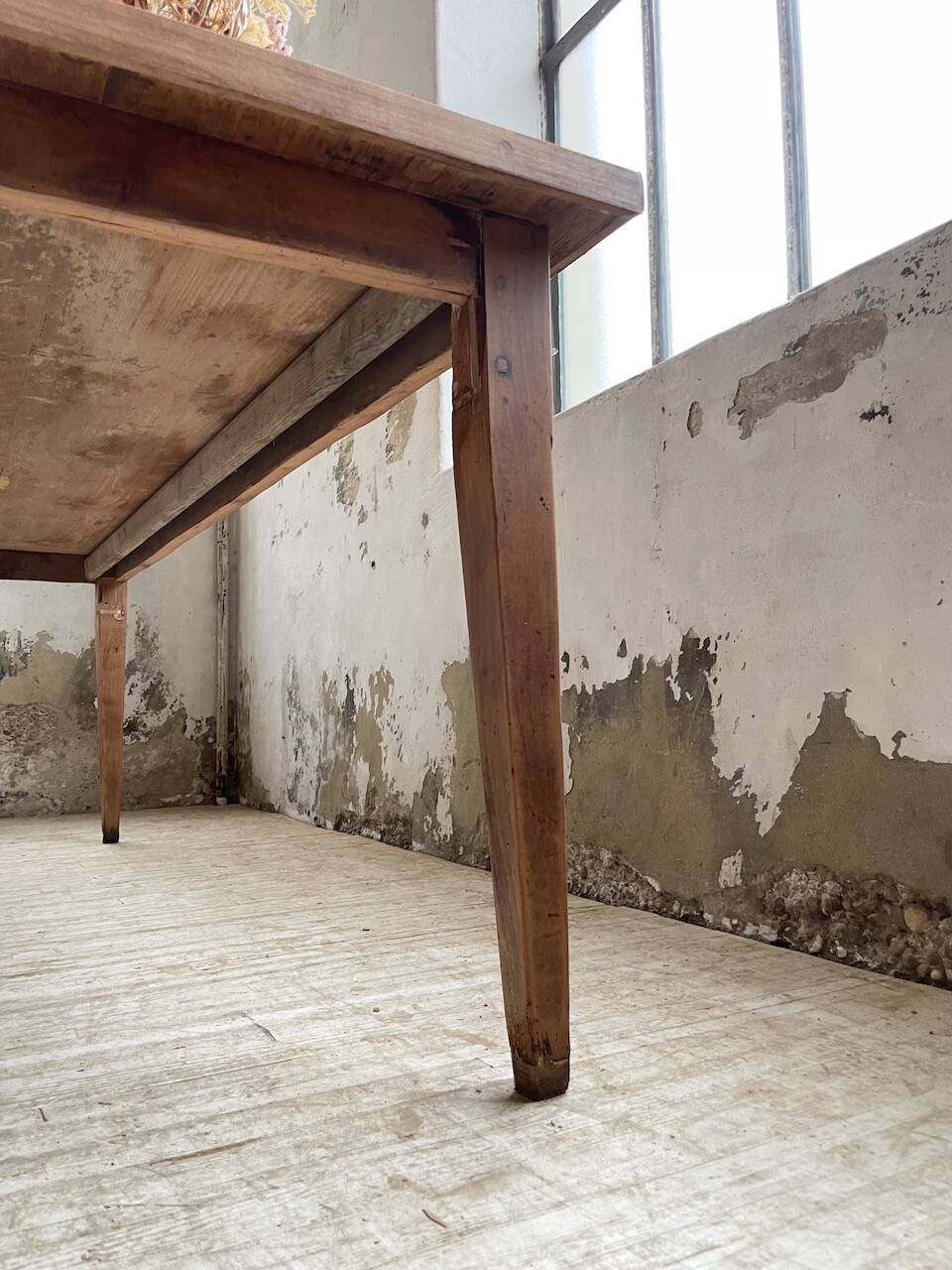 Farmhouse table with spindle legs 2m