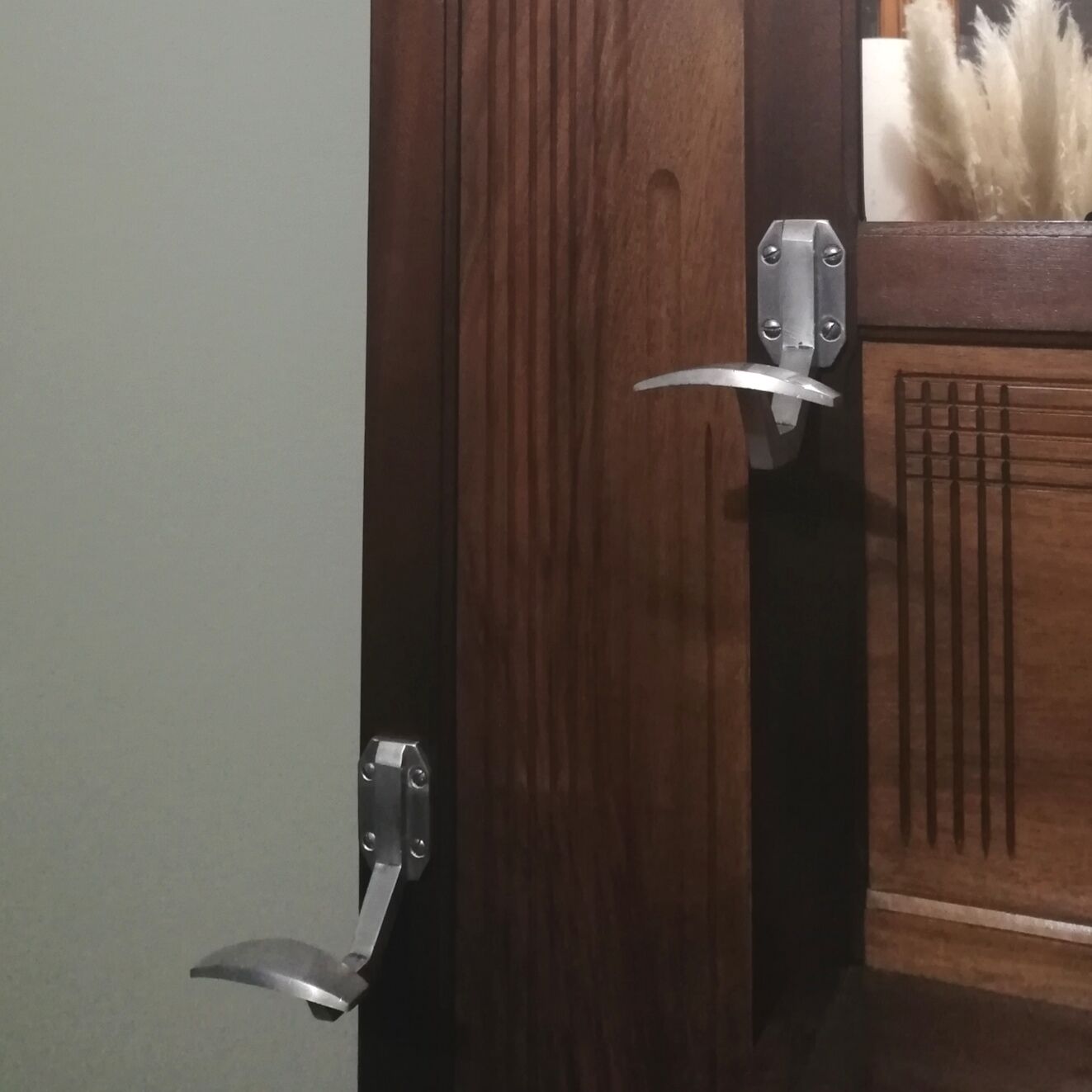 Art Deco cloakroom rack in stained oak