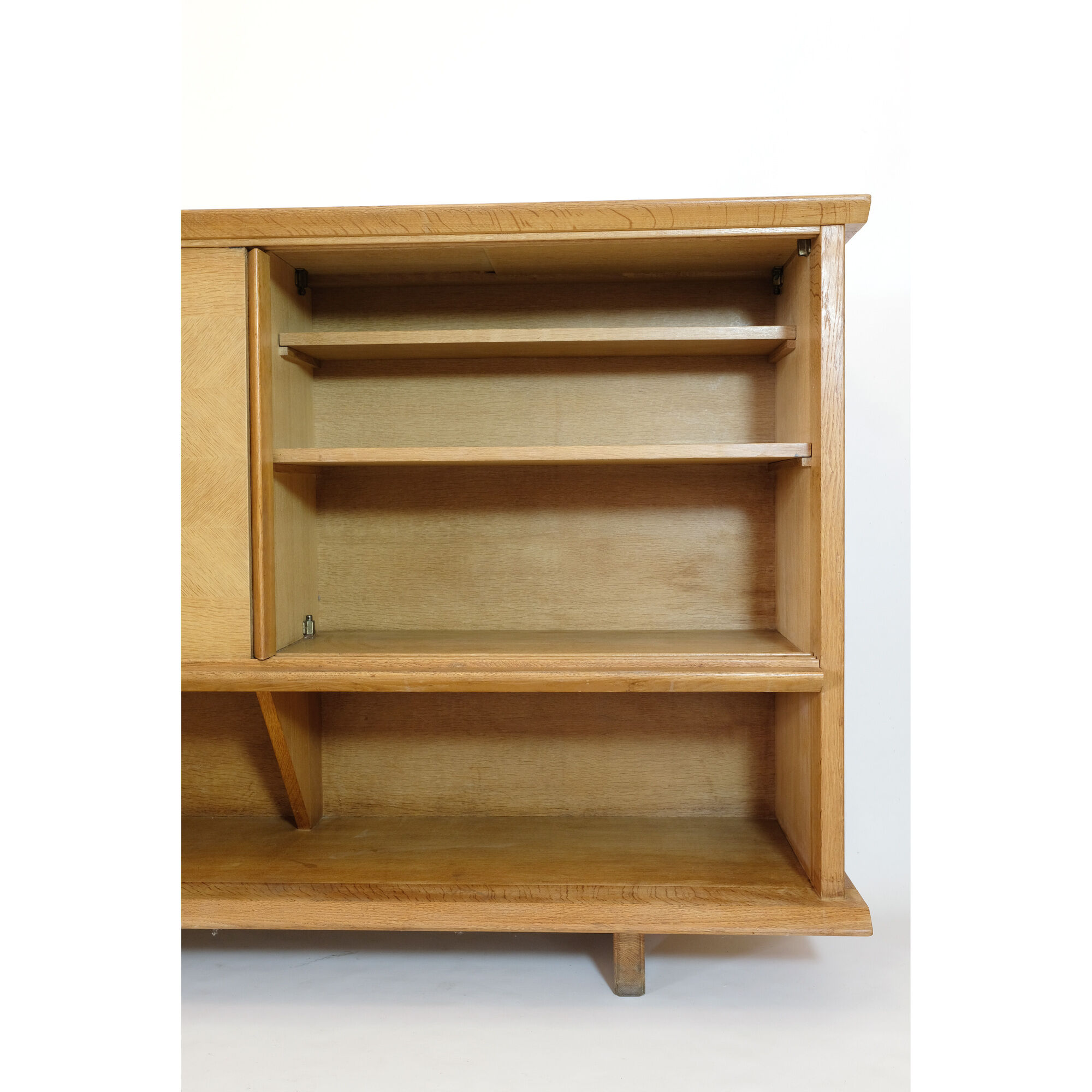 Robert Guillerme & Jacques Chambron, sideboard en chêne, Votre Maison, 1960-1970.