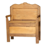 Adorable wooden sacristy bench in light wood. Late 19th century.