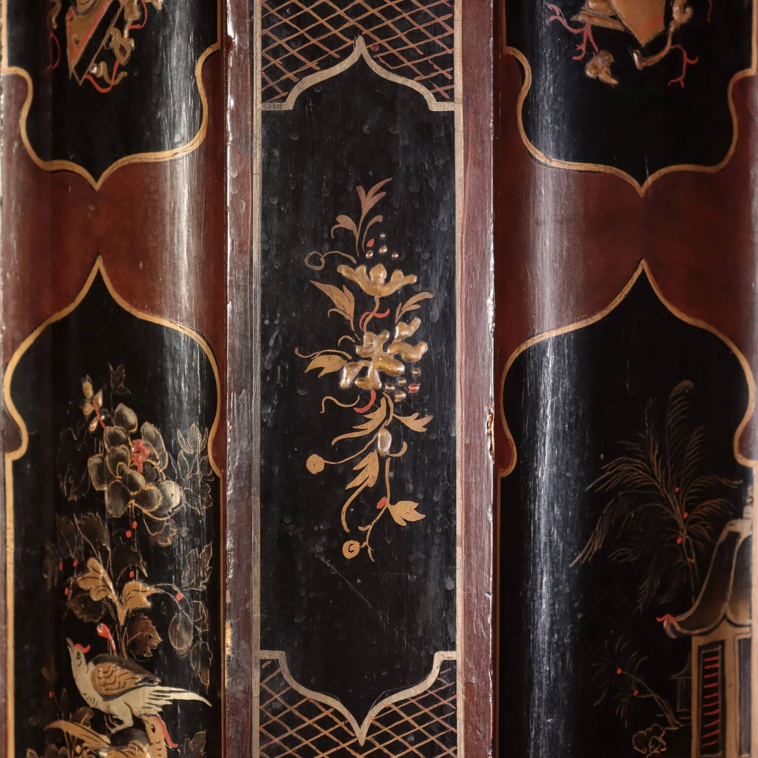 Pair of pedestal columns in chinoiserie style