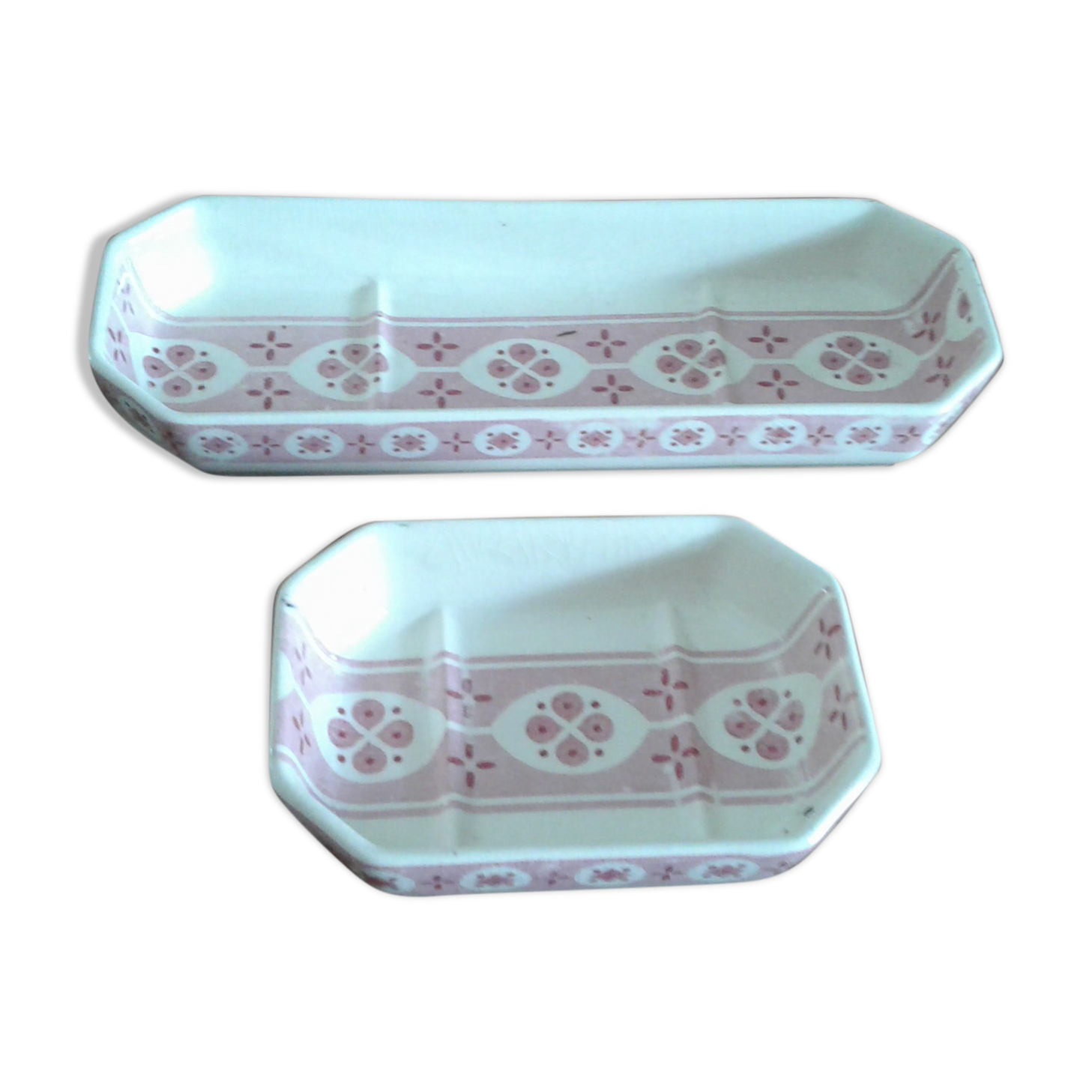 pair carries soap . faience sarreguemines