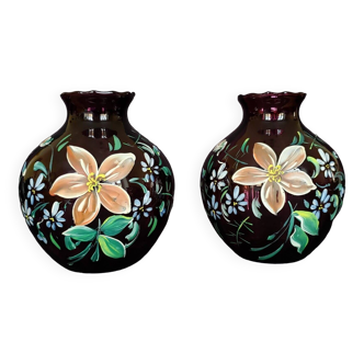 Pair of plum-colored glass vases with painted floral decoration. Around 1930