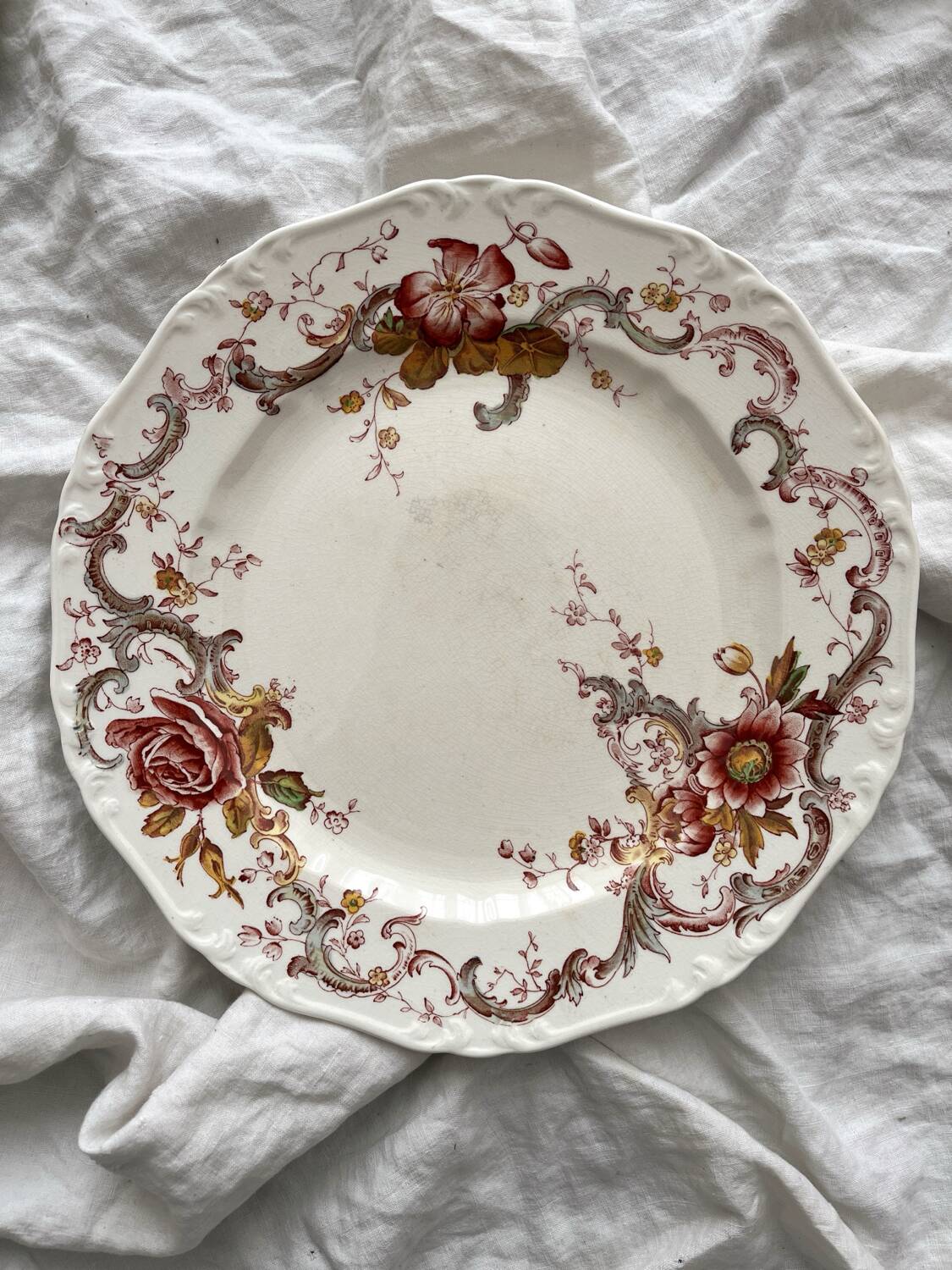 8 polychrome ironstone dinner plates "Wentworth" by Emile Bourgeois