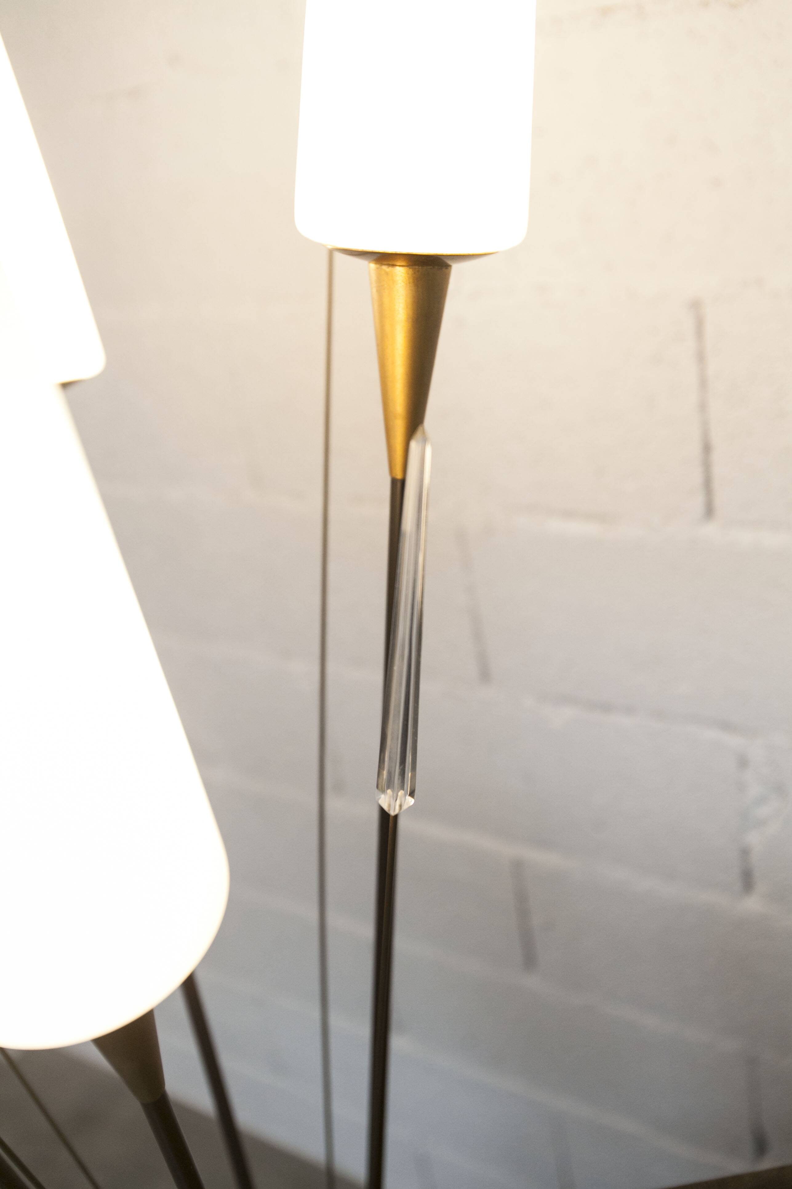 Floor lamp by René Mathieu for Maison Lunel 1950, brass and opaline.