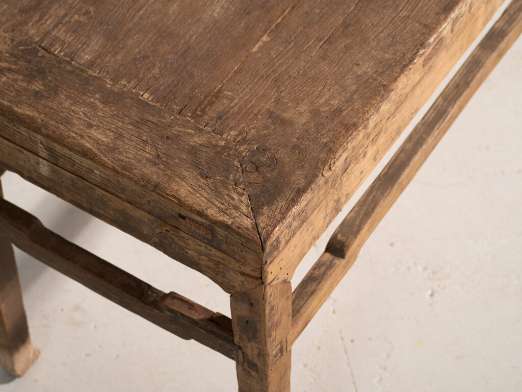 Banc bas ancien en bois de pin – Chine, vers 1890