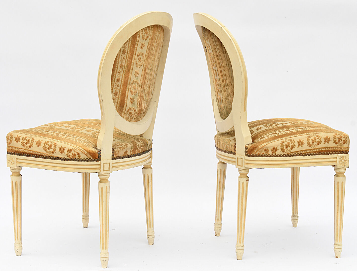 4 chaises laquée blanc de style Louis XVI