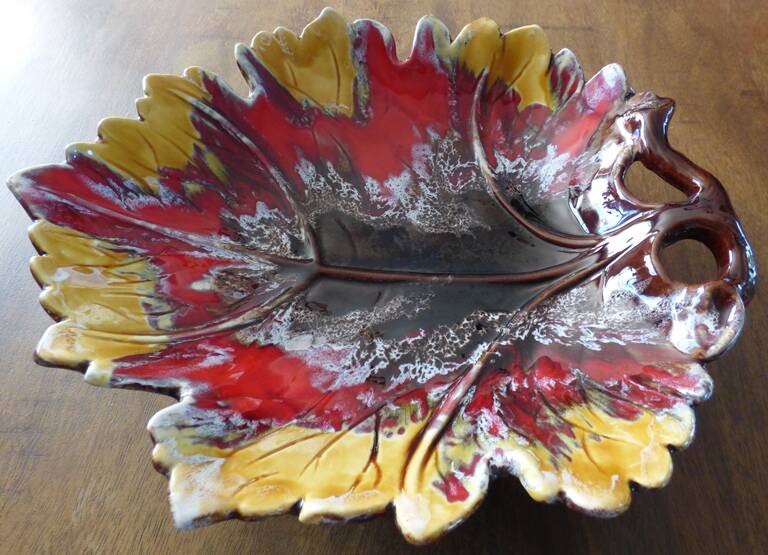 Valauris brand leaf-shaped fruit bowl tray