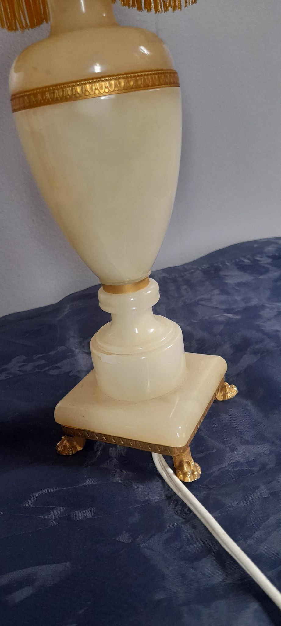 Table lamp, yellow marble and brass foot, silk pagoda lampshade, doubled, vintage, ht 40 cm