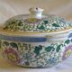 Soup tureen / dish with lid in Chinese porcelain, floral decorations.