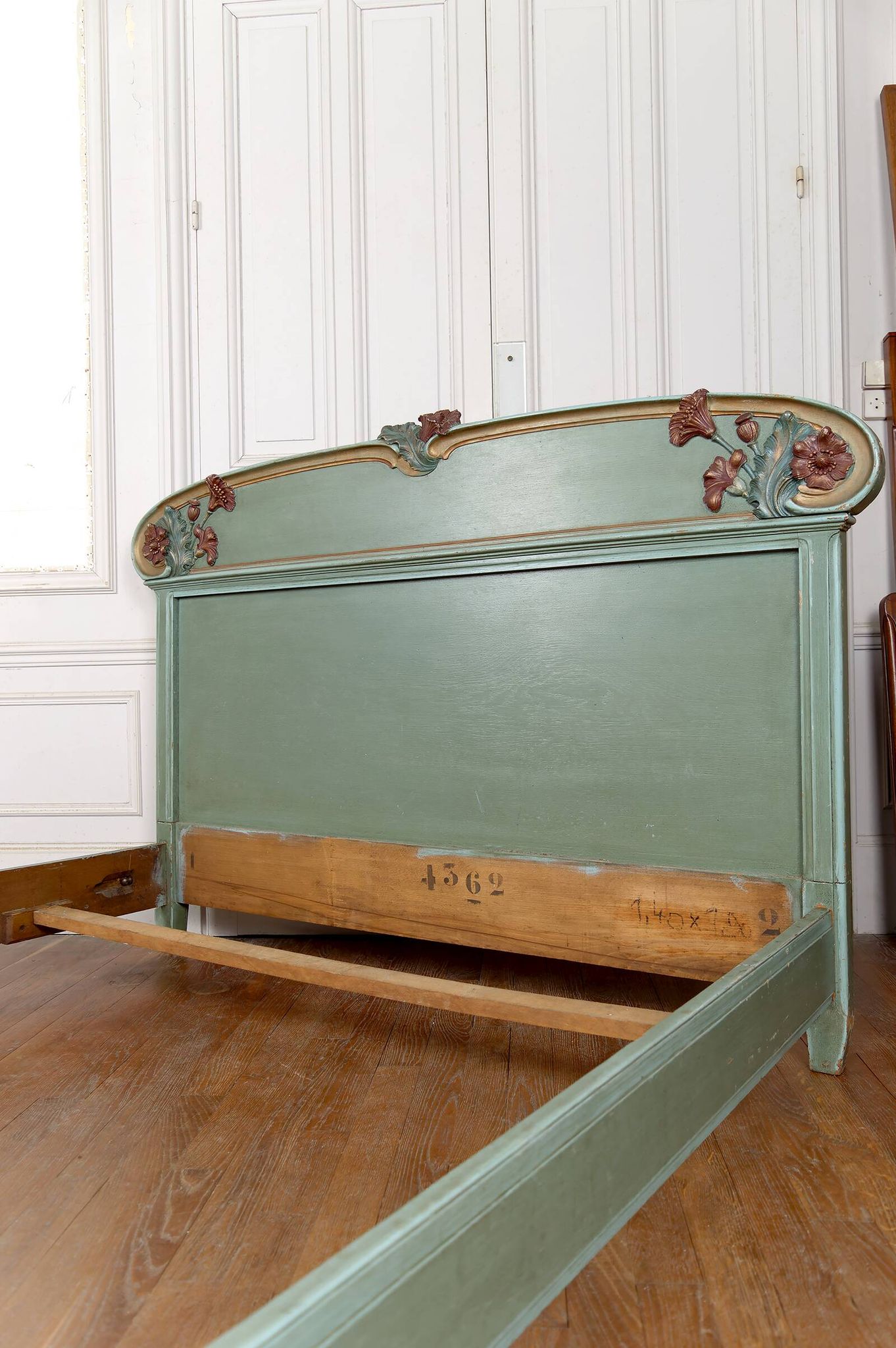 Art Nouveau bed in carved and painted wood, Poppies, Circa 1900