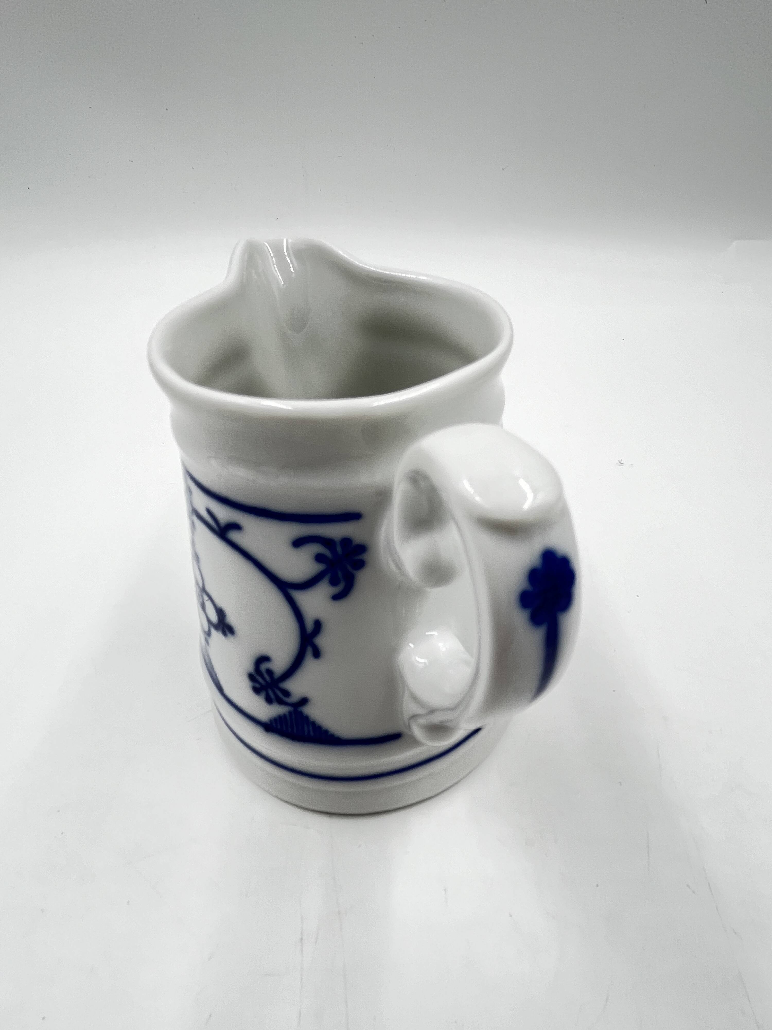 Set of 4 winterling cups, milk jug and sugar bowl