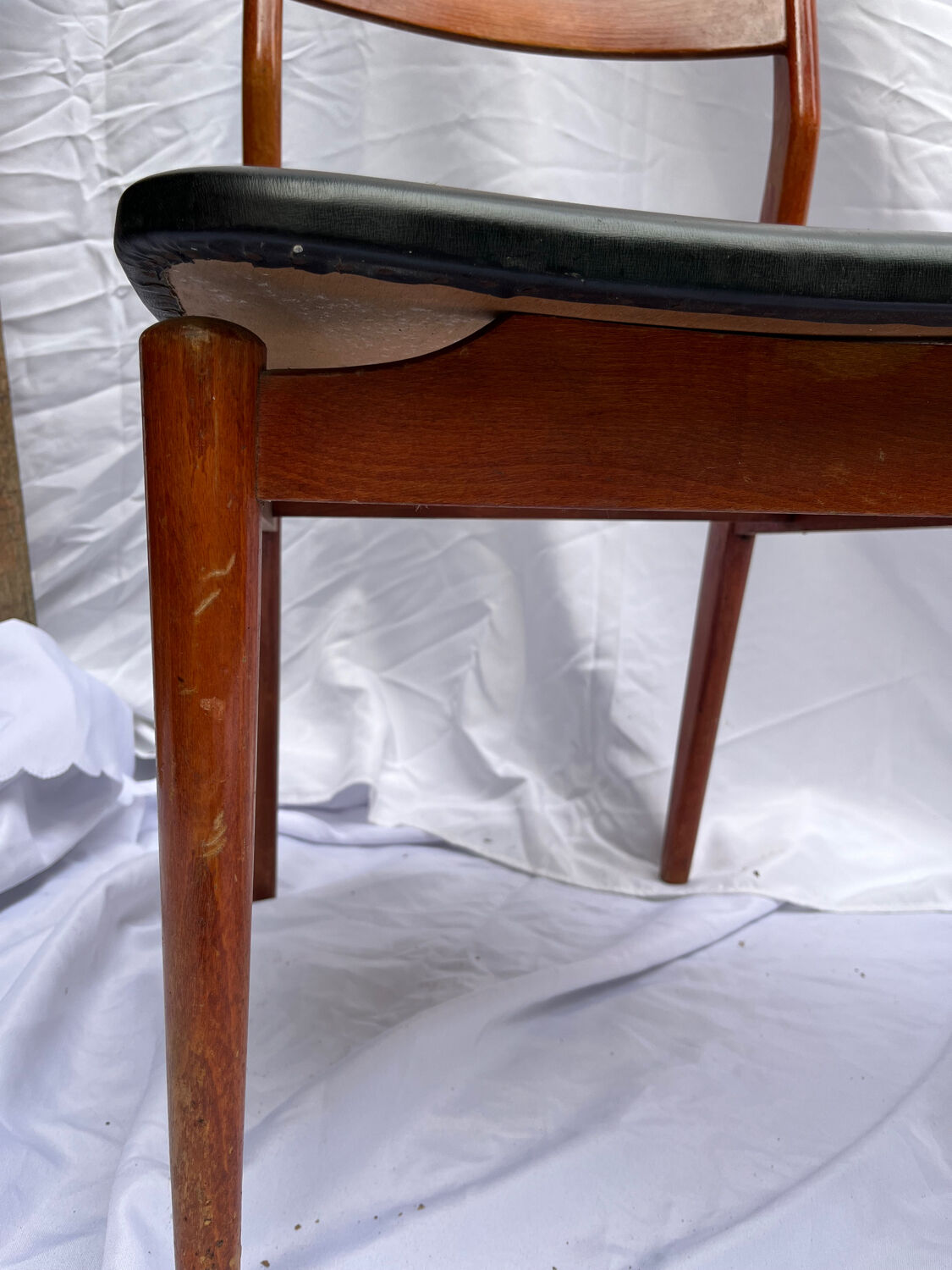 2 Scandinavian chairs